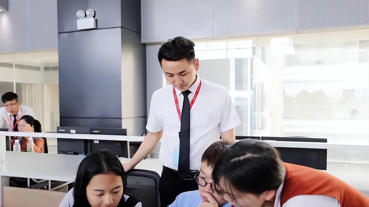 |面对加班，00后实习生：我不加班，要卷你们卷