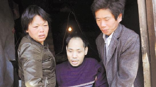 2002年，浙江男子瘫痪在床，向妻子起诉离婚，并为妻子安排相亲