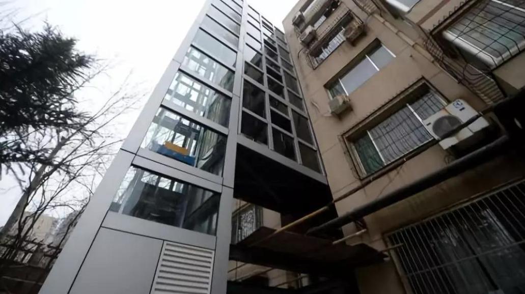 倡议给楼装电梯，明明可方便上下为何大家不愿，居民：不是钱的事