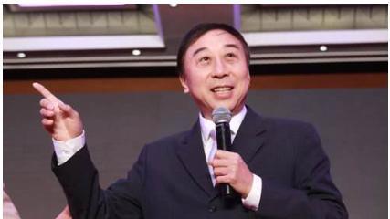 冯巩|当红时抛下冯巩，移居海外享清福的刘伟，为什么成为阶下囚？