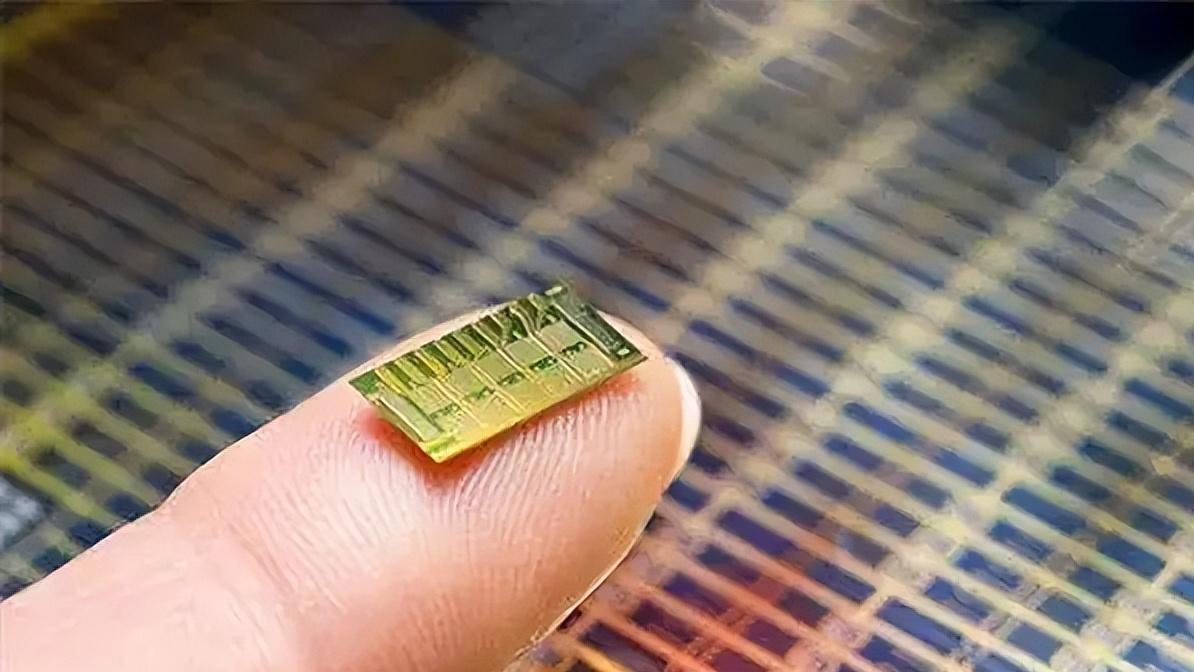 国产存储芯片突然宣布最新技术突破，成功反超美日韩芯片