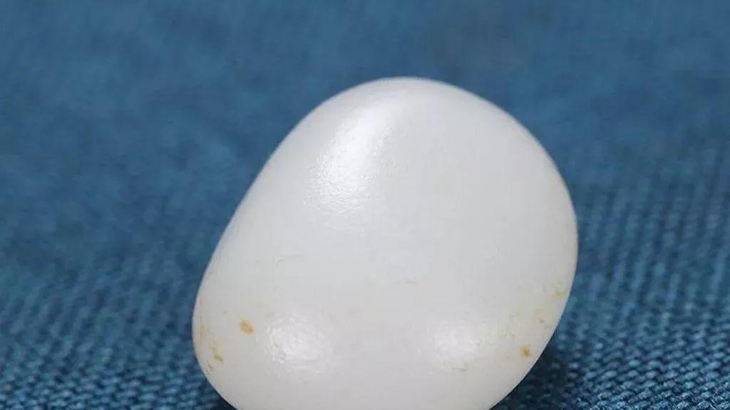 |如何看待和田玉光白籽？重要因素有四种！