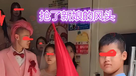 发型 理发店员工结婚，发型比新娘还抢眼，网友：这个新郎很出“风头”