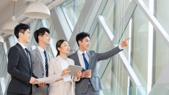 |一个人要认真工作，但也不能只工作