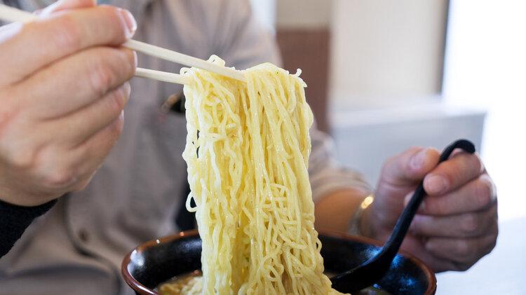 放几天不坏，鲜面条里面加甲醛？食用后或增加癌症风险，如何分辨