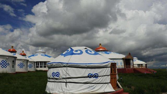 蒙古包|蒙古一家人睡一个蒙古包，新婚夫妇怎么办？当地人说出答案