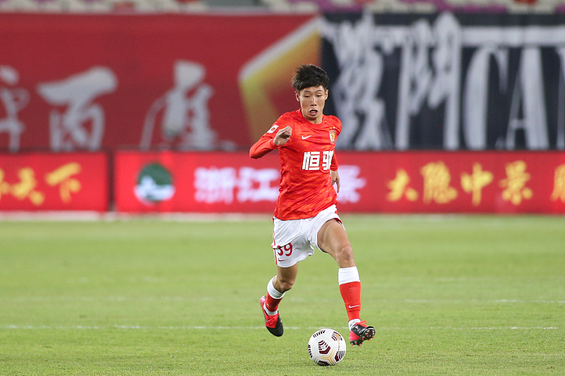 廣州隊(duì)|鄭智扛起后防！誰還說廣州隊(duì)沒青訓(xùn)，凌杰譚凱元兩輪進(jìn)球擊敗亞泰