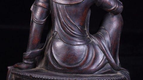 沉香木|回流：老沉香木雕自在观音摆件。
