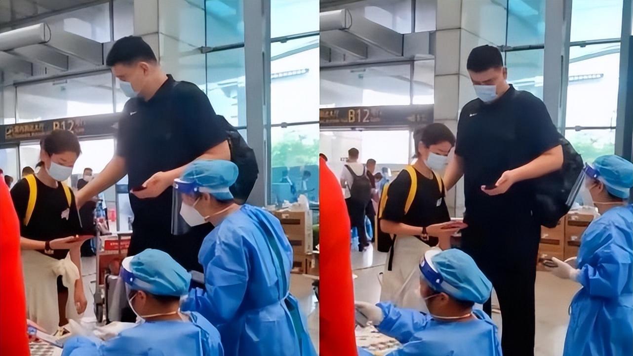 林青霞|姚明街边做核酸被围观！个子被路人高一大截，当场大声呵斥偷拍者