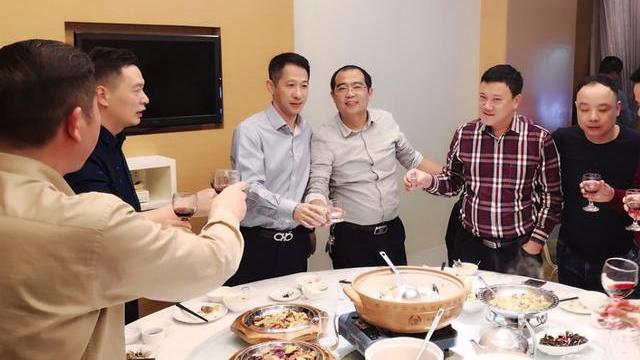 职业教育|陪领导喝酒，3句“潜台词”很关键，听不懂，得罪领导吃大亏