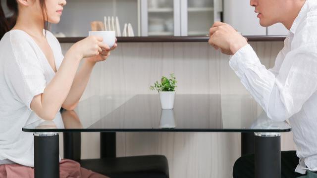 刘杰|凤凰男百般讨好只为陪嫁房，聪明女孩未雨绸缪把房子过户给弟弟