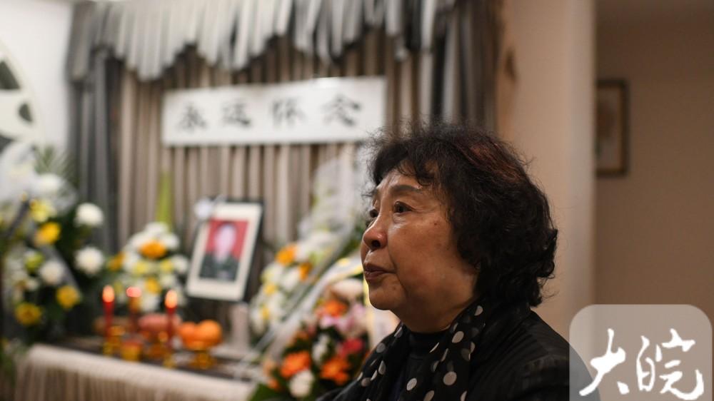 60岁产女的盛海琳丈夫突然离世，她希望“向天再借30年，携幼女拼命好好活”