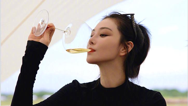 张馨予|张馨予：不可压倒一切，可也不要被一切压倒！