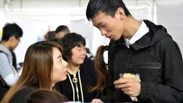 大学|华为校招人数公布，985毕业生备受青睐，普通院校毕业生没机会？