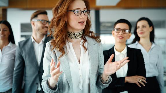 教师|在职场上，我们需要学会和别人交往，不知道该如何去做