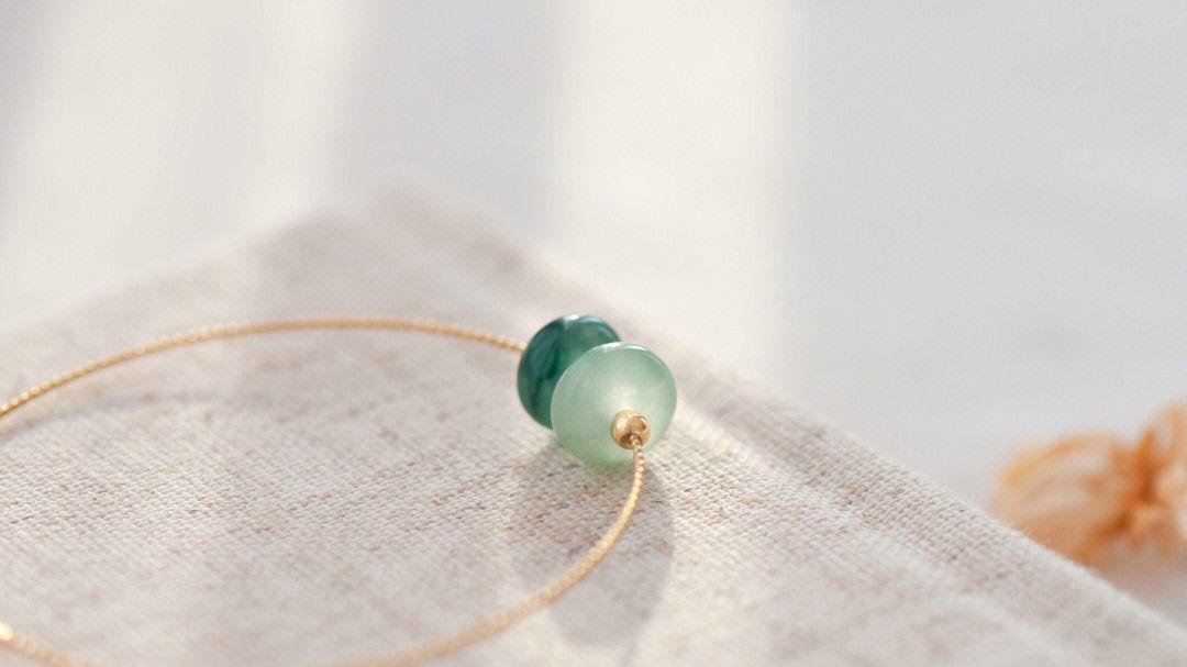 翡翠|气质富豪，一个非常耐看的翡翠珠子手镯