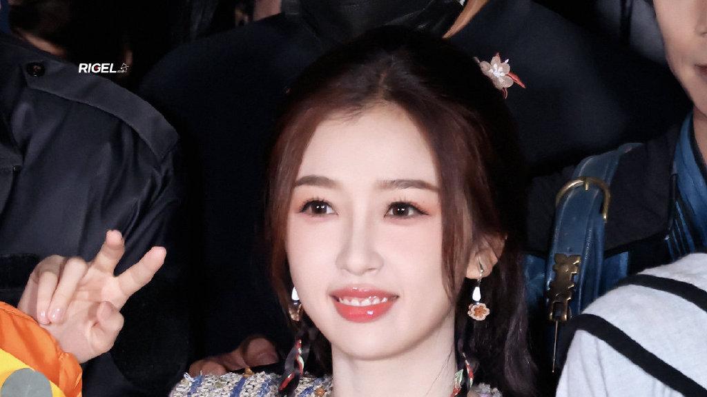 仙剑|仙剑六全员捧花杀青照曝光，女配角都比主角长得好看？