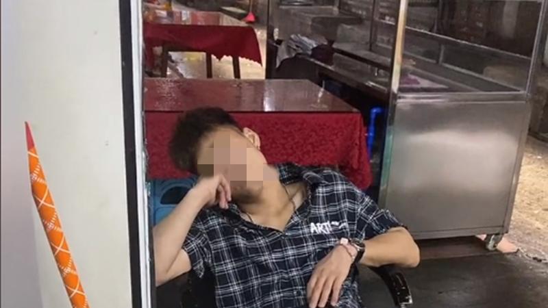 广东一男子开快递驿站，一年就亏了10多万，表哥劝说转让还不肯