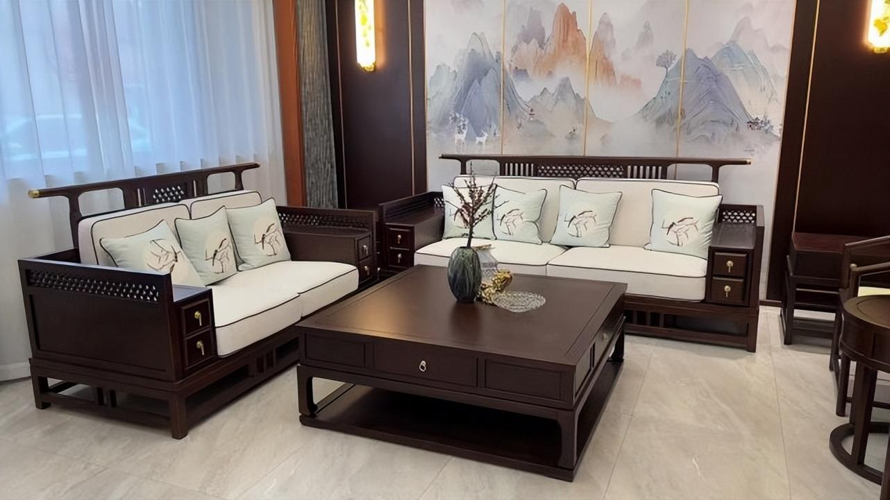 新中式以现代手法重塑古典魅力，展现复古典雅之美