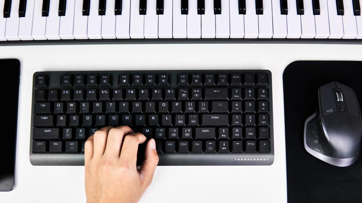 移动互联网|适合办公的机械键盘，超矮轴轻盈舒适，雷神KC3094体验爽快