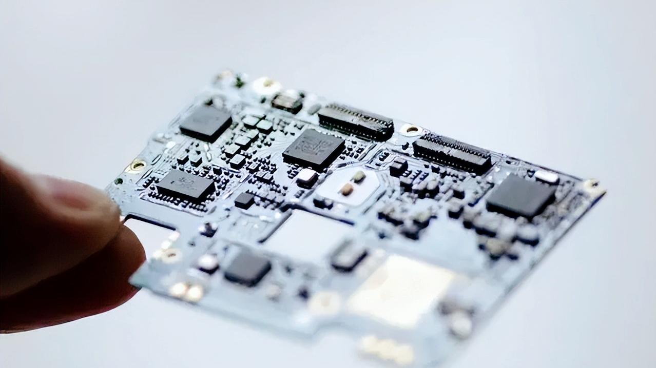 芯片|中国找到突破口，致力碳基芯片发展搞定高端芯片！美国人直呼聪明