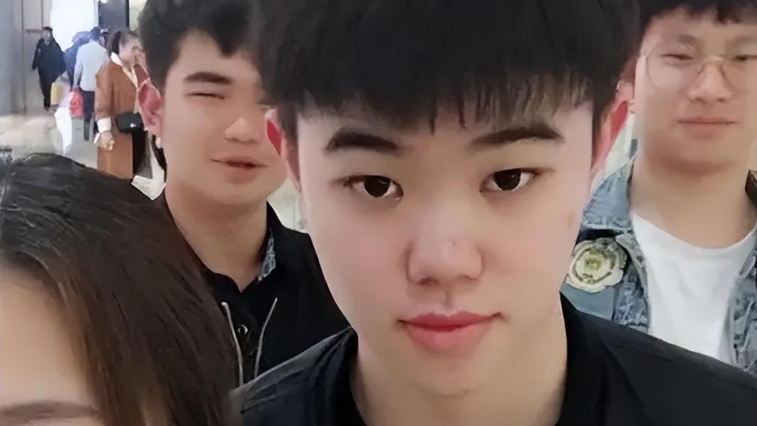 机器人|又是卑微牛尾的一天，被职业演就算了，还要主动承认错误？