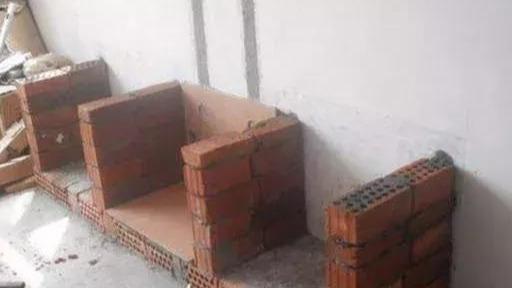 父亲硬要给我水泥砌电视柜，完工后服气了，心里不知滋味！