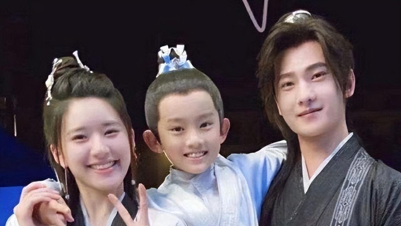 关晓彤|鹿晗连续六年为关晓彤庆生，能给李易峰们、赵露思们什么启示