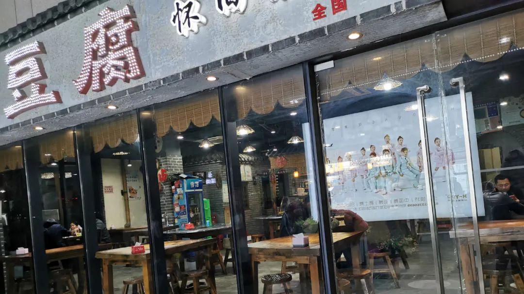 短视频|疫情反复关停，直播带货四起，41度的高温让实体店难上加难