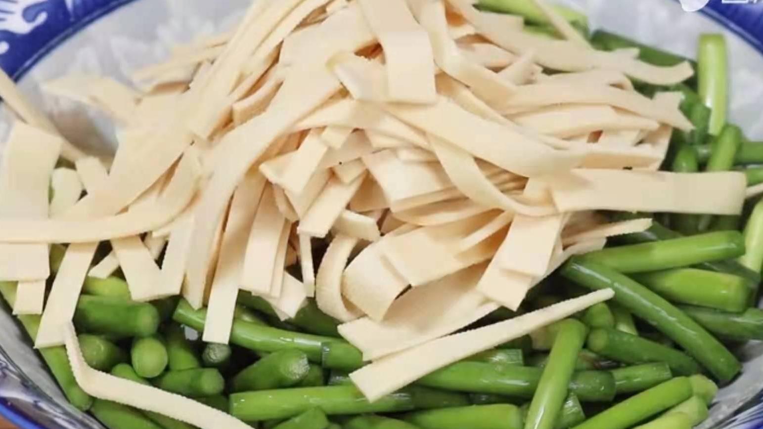 蒜苔|蒜苔最简单的做法，不需要炒，原汁原味，开胃又下饭，比吃肉还香