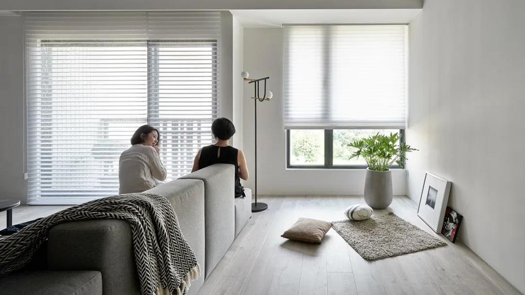 高级灰简约风装修，融入经典装修元素，三居室美翻了