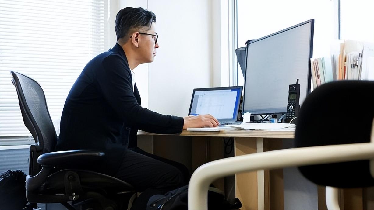 忻州|办公室安装午睡盒，看似方便员工休息，却得站着睡觉