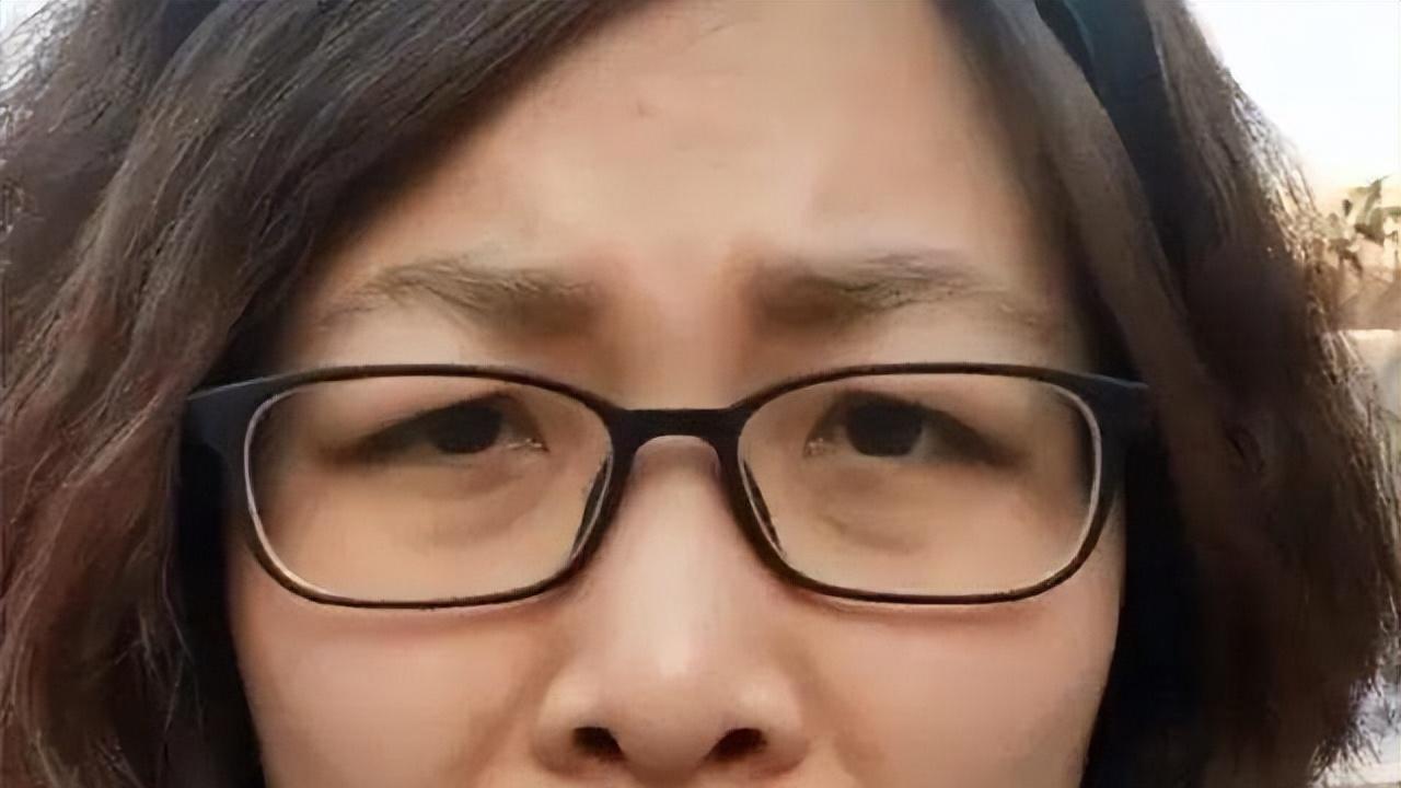运动 女人过了50岁，尽量别乱纹眉、留大红唇！学会这三步妆容，很减龄