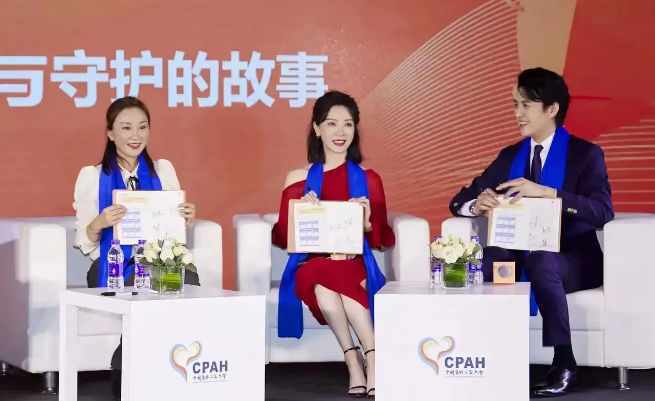 靳东|钟南山和靳东、陈数合体亮相！平日里的大明星在钟南山面前拘谨地像小学生