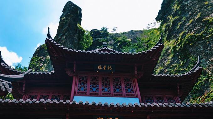 悬空寺|原来江南第一悬空寺就隐藏在浙江，并拥有全国第一天然立佛