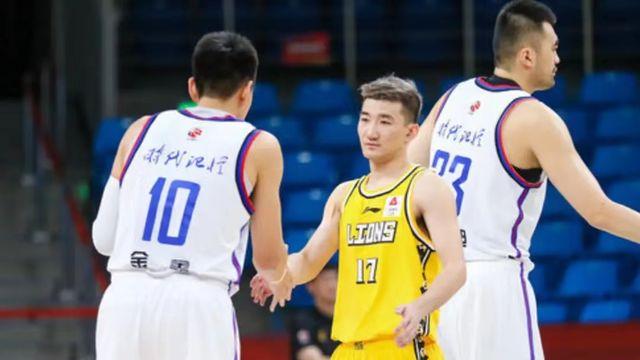 机器人|两场季前赛22投仅9中，郭艾伦的实际年龄，到底是多少岁？