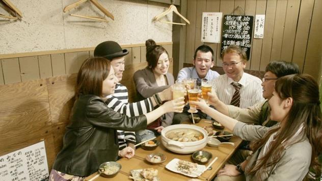 |饭局上，不主动转桌子的人，往往是这3种人，很准别不信