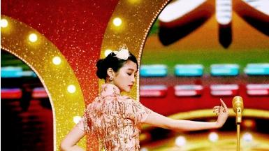 关晓彤|关晓彤挑战不同的旗袍，展现不同风格下的女神风姿，让人着迷！