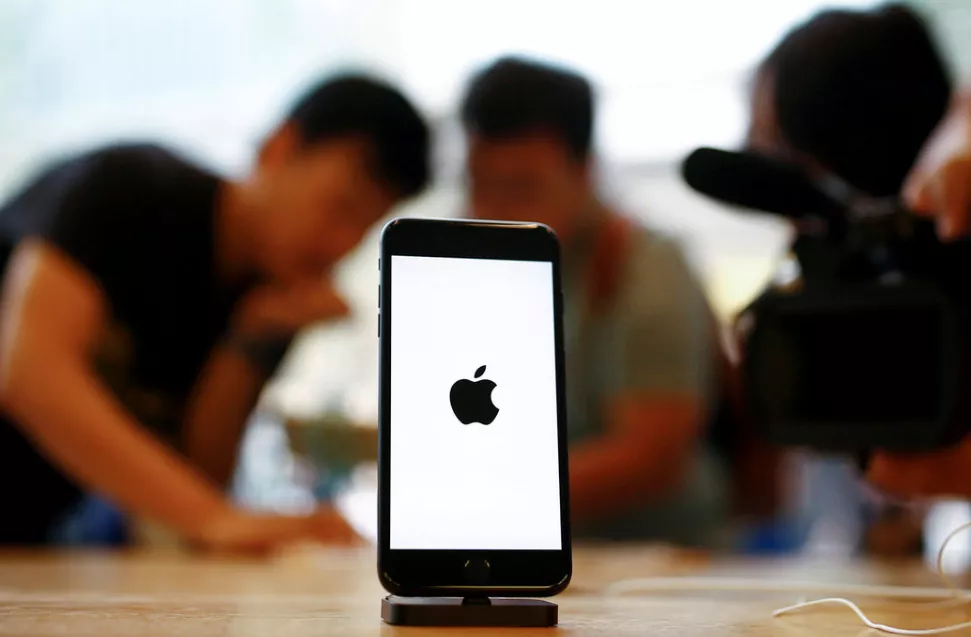 iPhone|诈骗苹果近百万! 中国男子假iPhone换真机, 坐牢, 没收房产还罚款