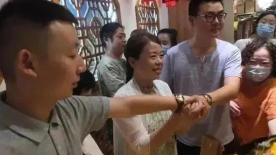 没救了！曝北海舅舅粉丝群带头投篮云昊，云昊直播中透露对方为人