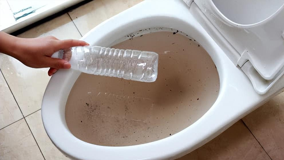 马桶吸力越来越小，不一定是坏了，排查这3个地方，水流立马变大