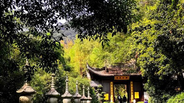 自驾|比灵隐寺更受杭州人喜爱的寺院，有寺名都很少听见，却美了上千年