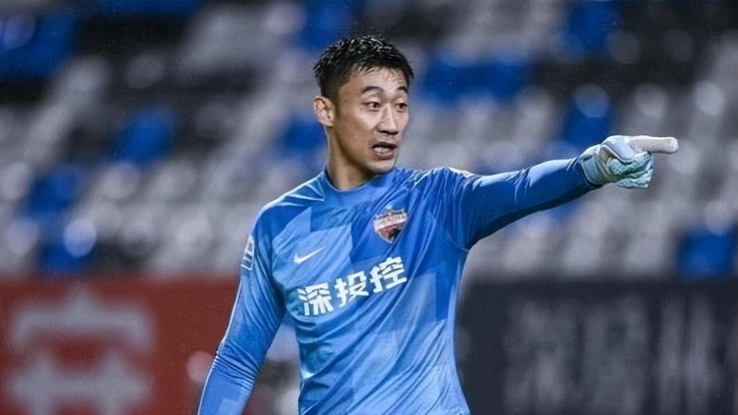 李铁被抓后，警方铐走35岁国脚！媒体人：抓的都是收黑钱打假球的