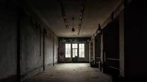 杀人案|“凶宅试睡员”日入2000元，仅睡一觉就可以？熟手：必带一样东西