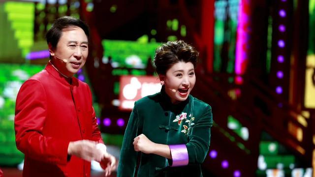 闫学晶|闫学晶：45岁在剧组怀孕，继女劝她放弃，儿子劝她生下来