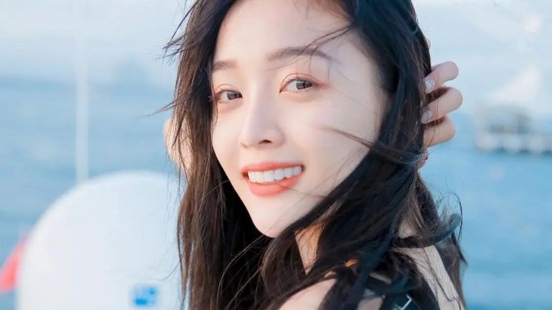 浓妆 真正的美人在“骨”不在“皮”，脸上都有这3点，越老越有气质