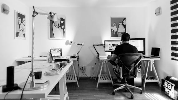 手相|在职场中，如何开口讲段子，才能让大家觉得你幽默