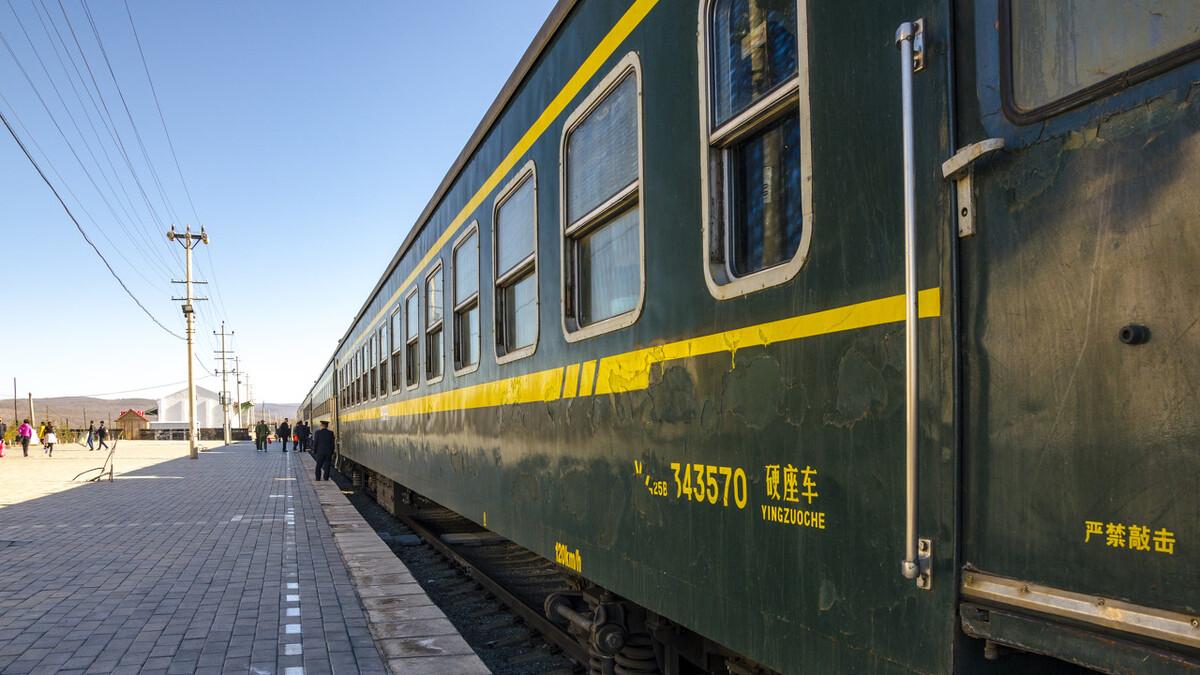 火车|这趟穿越南北的列车，全程59小时中间停靠44站，适合“慢旅行”