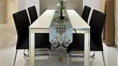 第一次参观朋友新房，一进门就被吸引了，全屋漂亮极了尤其是客厅