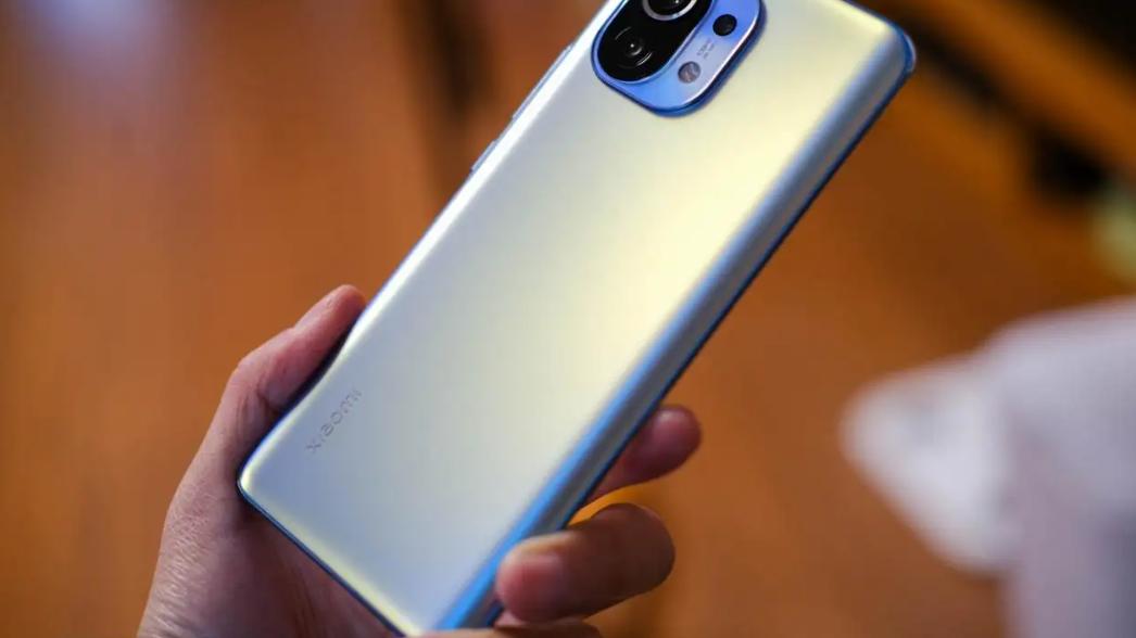 显卡|小米旗舰开启清仓，三星2K屏+一亿像素，高配跌至2899元